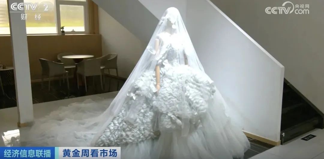 一天赶6??!整个朋友圈都在结婚?