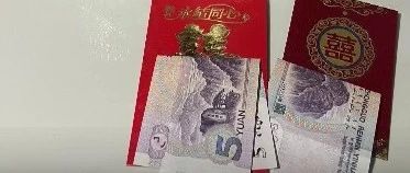 职业伴娘600元尾款被克扣，新娘：她连吃带拿！