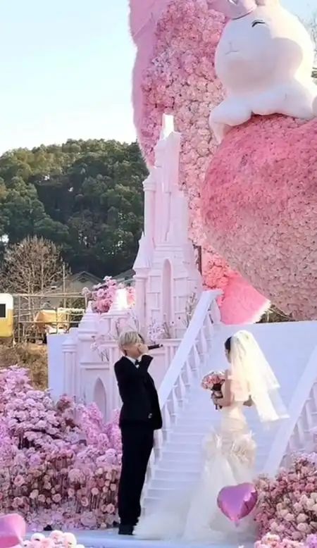 热搜第一！鹿哈向女友求婚成功