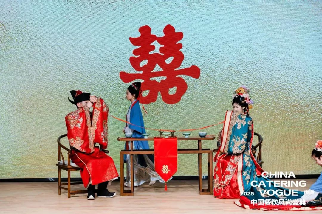 4月8日-10日，文化礼宴2.0赏鉴会盛大启??！本次盛典亮点纷呈，其中3场大秀以独特视角展现了餐饮与文旅、婚礼融合的无限可能。